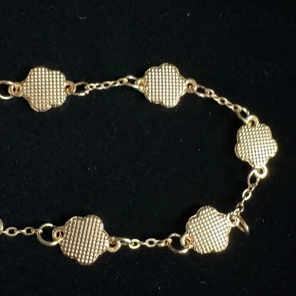 Trendy Gold & White Clover Flower Bracelet - Picture 5 of 6
